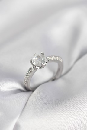 Tek Taş Model Zirkon Taşlı Gümüş Renk Kadın Yüzük Tek Taş Model Zirkon Taşlı Gümüş Renk Kadın Yüzük