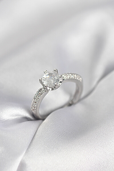 Tek Taş Model Zirkon Taşlı Gümüş Renk Kadın Yüzük