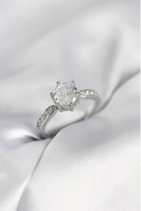 Zirkon Taşlı Tek Taş Model Gümüş Renk Kadın Yüzük