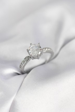 Zirkon Taşlı Tek Taş Model Gümüş Renk Kadın Yüzük