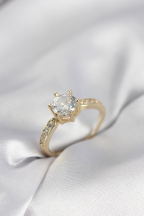 Zirkon Taşlı Tek Taş Model Gold Renk Kadın Yüzük