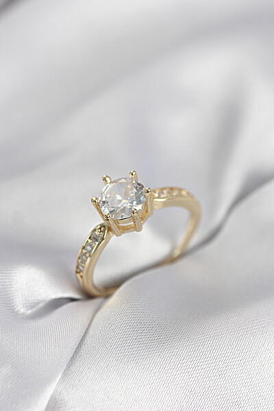 Zirkon Taşlı Tek Taş Model Gold Renk Kadın Yüzük