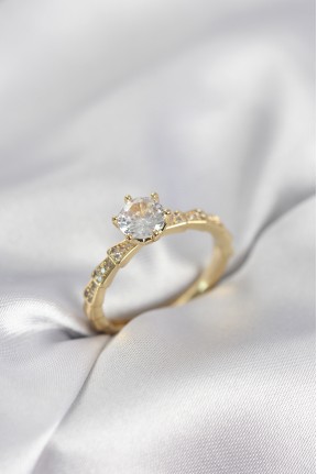 Gold Renk Zirkon Taşlı Tek Taş Model Kadın Yüzük Gold Renk Zirkon Taşlı Tek Taş Model Kadın Yüzük