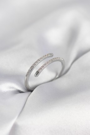 Gümüş Renk Yılan Kuyruk Model Zirkon Taşlı Kadın Yüzük Gümüş Renk Yılan Kuyruk Model Zirkon Taşlı Kadın Yüzük