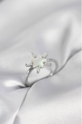 Gümüş Renk Yıldız Model Sedefli Zirkon Taşlı Kadın Yüzük Gümüş Renk Yıldız Model Sedefli Zirkon Taşlı Kadın Yüzük