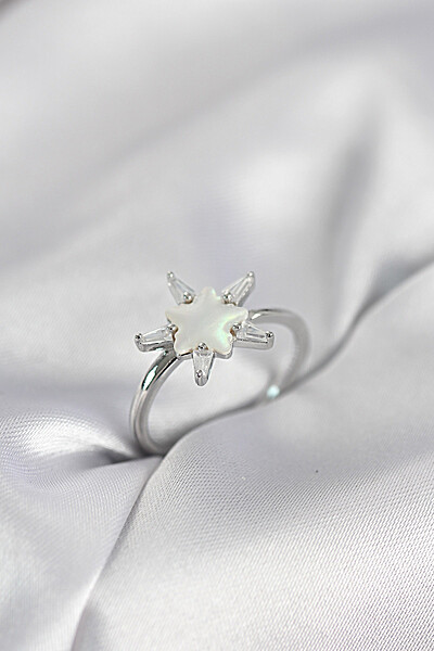 Gümüş Renk Yıldız Model Sedefli Zirkon Taşlı Kadın Yüzük Gümüş Renk Yıldız Model Sedefli Zirkon Taşlı Kadın Yüzük