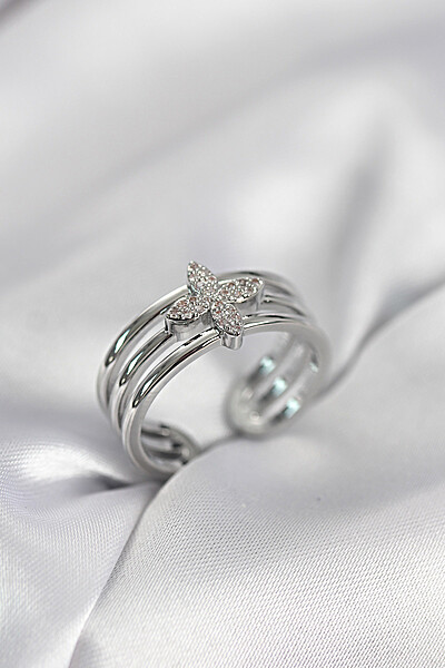 Gümüş Renk Zirkon Taşlı Yonca Model Kadın Yüzük Gümüş Renk Zirkon Taşlı Yonca Model Kadın Yüzük