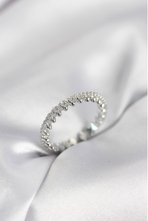 Gümüş Renk Sıralı Zirkon Taşlı Model Kadın Yüzük Gümüş Renk Sıralı Zirkon Taşlı Model Kadın Yüzük