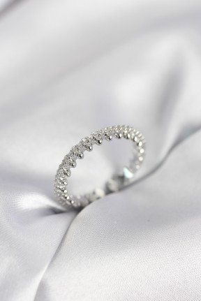 Gümüş Renk Sıralı Zirkon Taşlı Model Kadın Yüzük Gümüş Renk Sıralı Zirkon Taşlı Model Kadın Yüzük