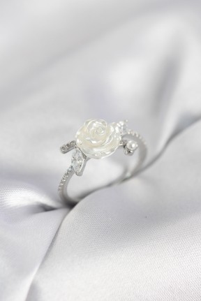 Gümüş Renk Gül Model Zirkon Taşlı Kadın Yüzük Gümüş Renk Gül Model Zirkon Taşlı Kadın Yüzük