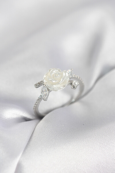 Gümüş Renk Gül Model Zirkon Taşlı Kadın Yüzük Gümüş Renk Gül Model Zirkon Taşlı Kadın Yüzük