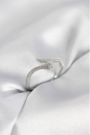 Gümüş Renk Yılan Model Zirkon Taşlı Kadın Yüzük Gümüş Renk Yılan Model Zirkon Taşlı Kadın Yüzük