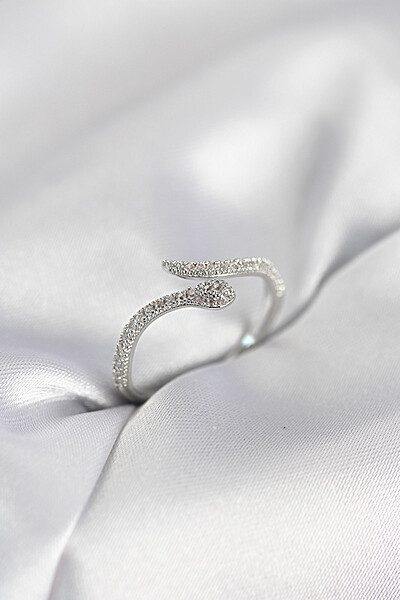 Gümüş Renk Yılan Model Zirkon Taşlı Kadın Yüzük Gümüş Renk Yılan Model Zirkon Taşlı Kadın Yüzük