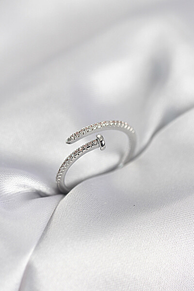 çivi Model Zirkon Taşlı Gümüş Renk Kadın Yüzük çivi Model Zirkon Taşlı Gümüş Renk Kadın Yüzük