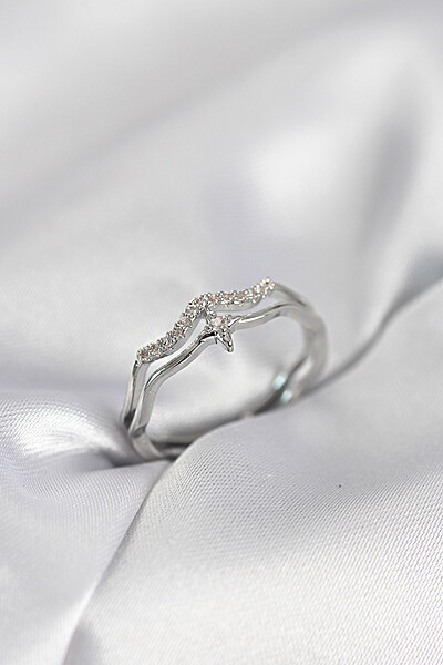 Minimal Yıldız Model Gümüş Renk Zirkon Taşlı Kadın Yüzük Minimal Yıldız Model Gümüş Renk Zirkon Taşlı Kadın Yüzük