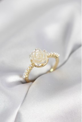 Gold Renk Gül Model İncili Kadın Yüzük Gold Renk Gül Model İncili Kadın Yüzük