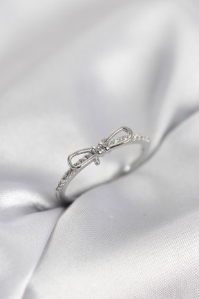 Fiyonk Model Zirkon Taşlı Gümüş Renk Kadın Yüzük Fiyonk Model Zirkon Taşlı Gümüş Renk Kadın Yüzük