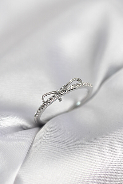 Fiyonk Model Zirkon Taşlı Gümüş Renk Kadın Yüzük Fiyonk Model Zirkon Taşlı Gümüş Renk Kadın Yüzük