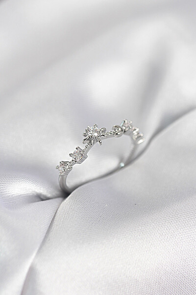 Gümüş Renk Gece Temalı Zirkon Taşlı Kadın Yüzük Gümüş Renk Gece Temalı Zirkon Taşlı Kadın Yüzük