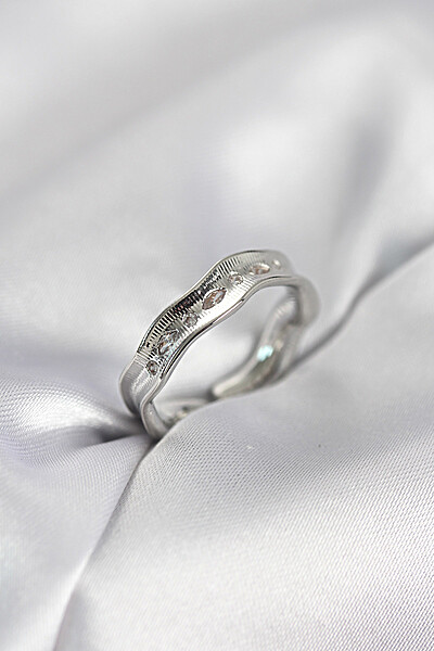 Gümüş Renk Su Damlası Model Zirkon Taşlı Kadın Yüzük Gümüş Renk Su Damlası Model Zirkon Taşlı Kadın Yüzük