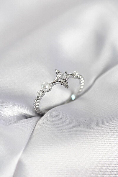 Minimal Kutup Yıldızı Model Zirkon Taşlı Gümüş Renk Kadın Yüzük Minimal Kutup Yıldızı Model Zirkon Taşlı Gümüş Renk Kadın Yüzük