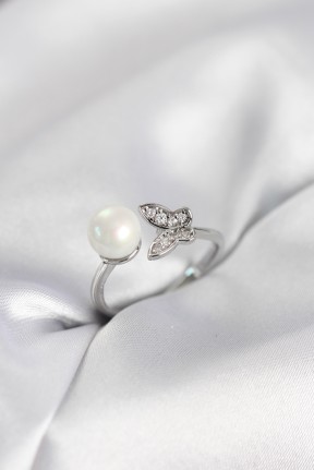 Kelebek İncili Model Gümüş Renk Zirkon Taşlı Kadın Yüzük Kelebek İncili Model Gümüş Renk Zirkon Taşlı Kadın Yüzük