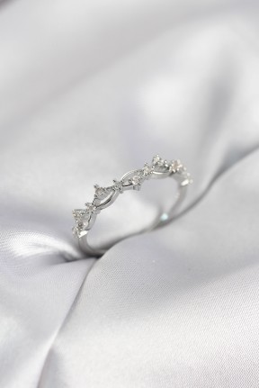 Zirkon Taşlı Pirinç Gümüş Renk Kadın Yüzük Zirkon Taşlı Pirinç Gümüş Renk Kadın Yüzük