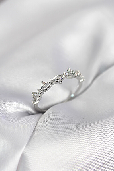 Zirkon Taşlı Pirinç Gümüş Renk Kadın Yüzük