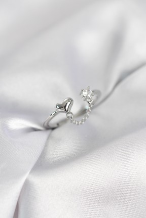 Zincir Sallantılı Kalp Model Gümüş Renk Kadın Yüzük Zincir Sallantılı Kalp Model Gümüş Renk Kadın Yüzük