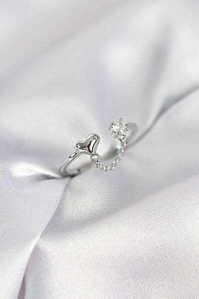 Zincir Sallantılı Kalp Model Gümüş Renk Kadın Yüzük