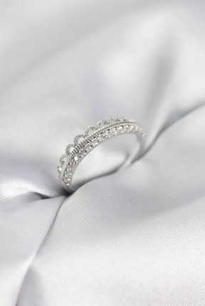 Motif Desenli Gümüş Renk Zirkon Taşlı Kadın Yüzük Motif Desenli Gümüş Renk Zirkon Taşlı Kadın Yüzük