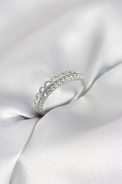 Motif Desenli Gümüş Renk Zirkon Taşlı Kadın Yüzük Motif Desenli Gümüş Renk Zirkon Taşlı Kadın Yüzük