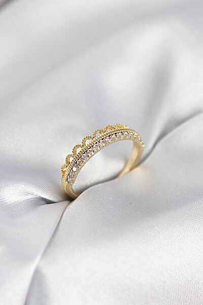 Motif Desenli Gold Renk Zirkon Taşlı Kadın Yüzük Motif Desenli Gold Renk Zirkon Taşlı Kadın Yüzük