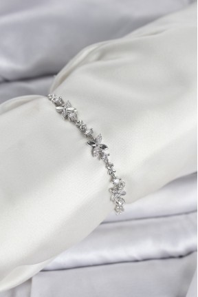Gümüş Renk Yonca Model Zirkon Taşlı Asansörlü Kadın Bileklik Gümüş Renk Yonca Model Zirkon Taşlı Asansörlü Kadın Bileklik