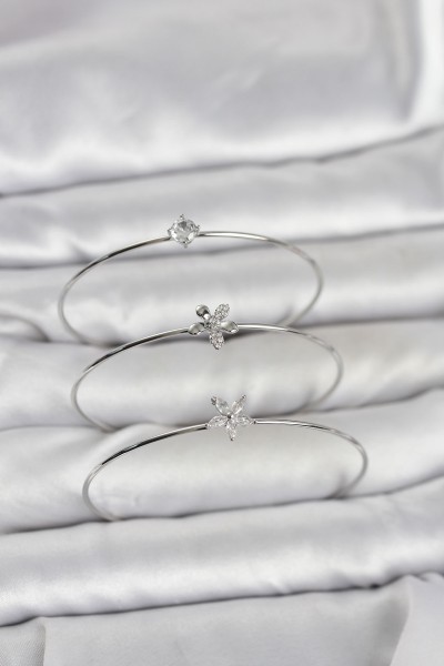 Gümüş Renk Zirkon Taşlı Pirinç 3'lü Kadın Bileklik Kombini Gümüş Renk Zirkon Taşlı Pirinç 3'lü Kadın Bileklik Kombini