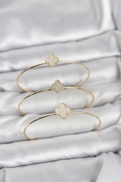 Gold Renk Yonca Model Zirkon Taşlı 3'lü Kadın Bileklik Kombini Gold Renk Yonca Model Zirkon Taşlı 3'lü Kadın Bileklik Kombini