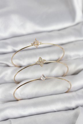 Zirkon Taşlı Gold Renk Yonca Model 3'lü Kadın Bileklik Kombini Zirkon Taşlı Gold Renk Yonca Model 3'lü Kadın Bileklik Kombini
