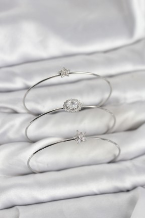 Zirkon Taşlı Gümüş Renk Tek Taş Model 3'lü Kadın Bileklik Kombini Zirkon Taşlı Gümüş Renk Tek Taş Model 3'lü Kadın Bileklik Kombini