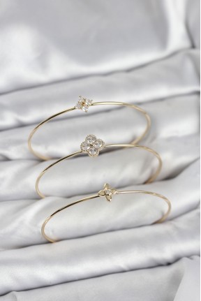 Zirkon Taşlı Gold Renk Yonca Tasarım 3'lü Kadın Bileklik Kombini Zirkon Taşlı Gold Renk Yonca Tasarım 3'lü Kadın Bileklik Kombini