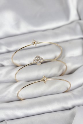 Zirkon Taşlı Gold Renk Yonca Tasarım 3'lü Kadın Bileklik Kombini Zirkon Taşlı Gold Renk Yonca Tasarım 3'lü Kadın Bileklik Kombini