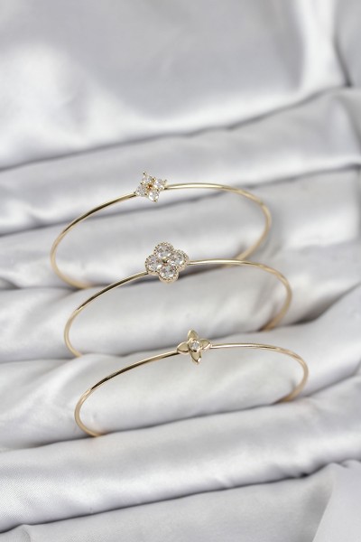 Zirkon Taşlı Gold Renk Yonca Tasarım 3'lü Kadın Bileklik Kombini Zirkon Taşlı Gold Renk Yonca Tasarım 3'lü Kadın Bileklik Kombini