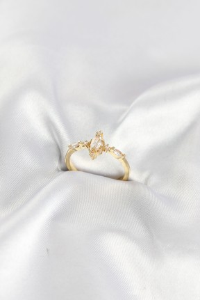 Gold Renk Vintage Model Zirkon Taşlı Yüzük Gold Renk Vintage Model Zirkon Taşlı Yüzük