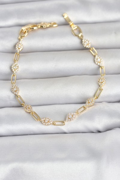 Gold Renk Zirkon Taşlı Ataç Zincir Model Kadın Bileklik Gold Renk Zirkon Taşlı Ataç Zincir Model Kadın Bileklik