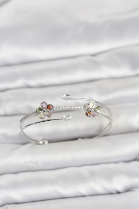 Gümüş Renk Pirinç Zirkon Taşlı çiçek Model Kadın Bileklik Gümüş Renk Pirinç Zirkon Taşlı çiçek Model Kadın Bileklik
