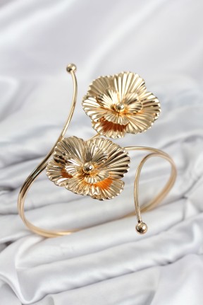 Pazu Bileklik Gold Renk Pirinç çiçek Model Pazu Bileklik Gold Renk Pirinç çiçek Model