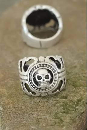 Eskitme Gümüş Renk Metal Kuru Kafa Tasarım Ayarlamalı Erkek Yüzük Eskitme Gümüş Renk Metal Kuru Kafa Tasarım Ayarlamalı Erkek Yüzük